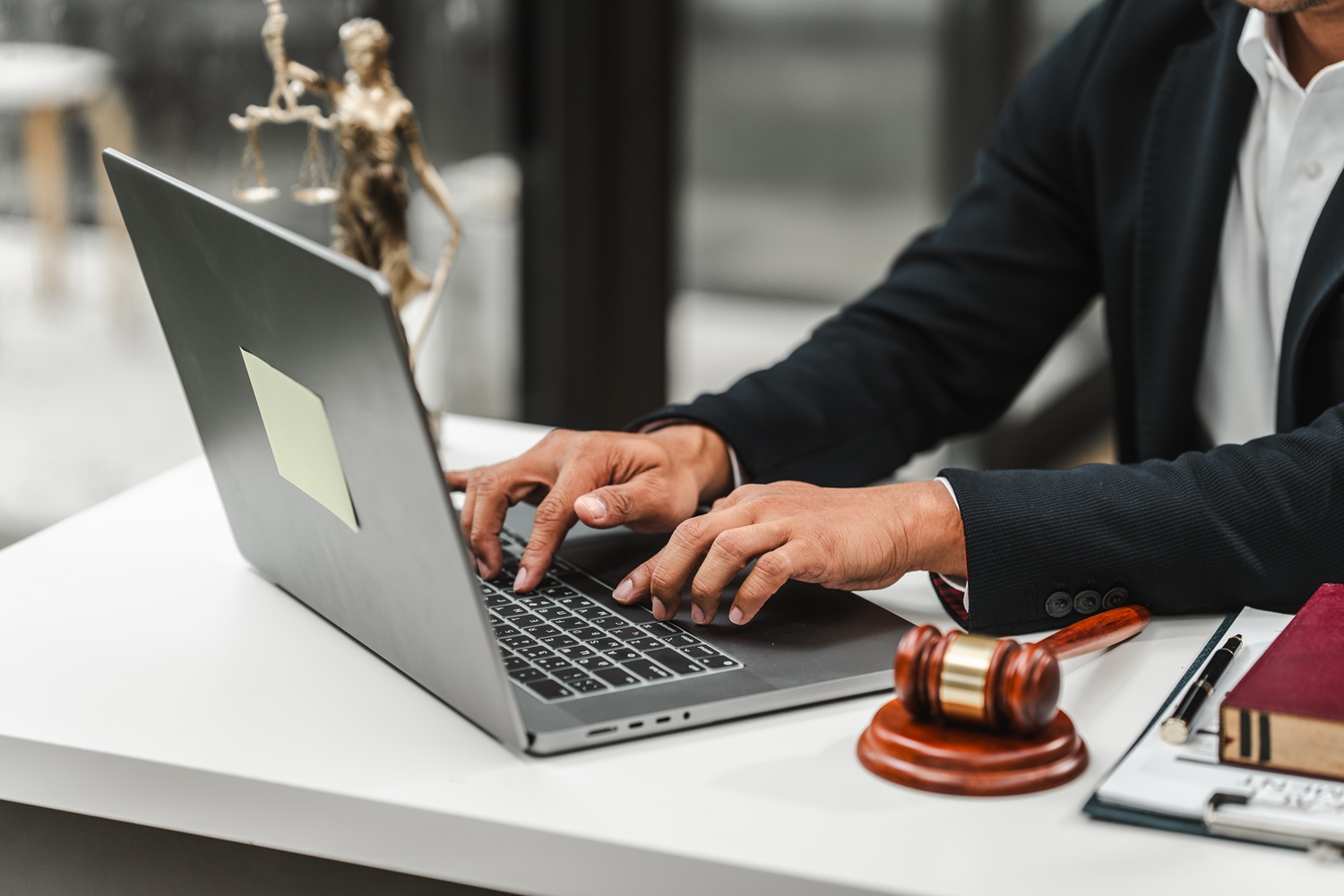 Delitos informáticos en Navalcarnero y Villaviciosa: cómo proteger tu empresa legalmente